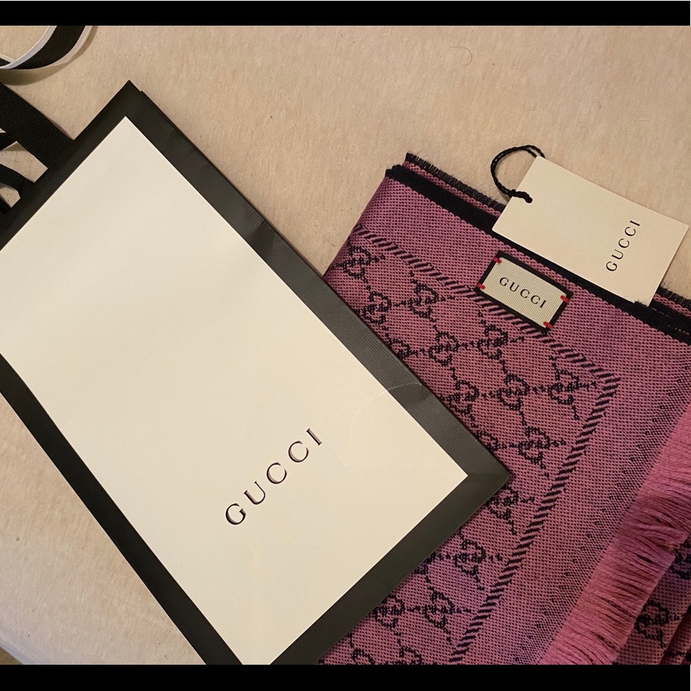 Gucci scarf 🧣